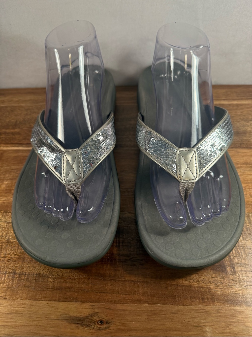 Vionic Tide Sequins Toe Post Sandal in Silver Size 10 NWOT